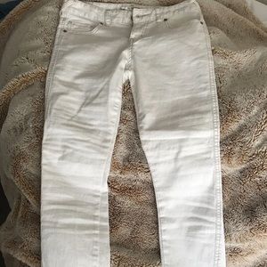White Cropped FREE PEOPLE Jeans! (26)